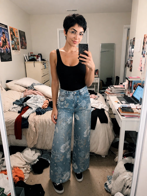 Mia V.